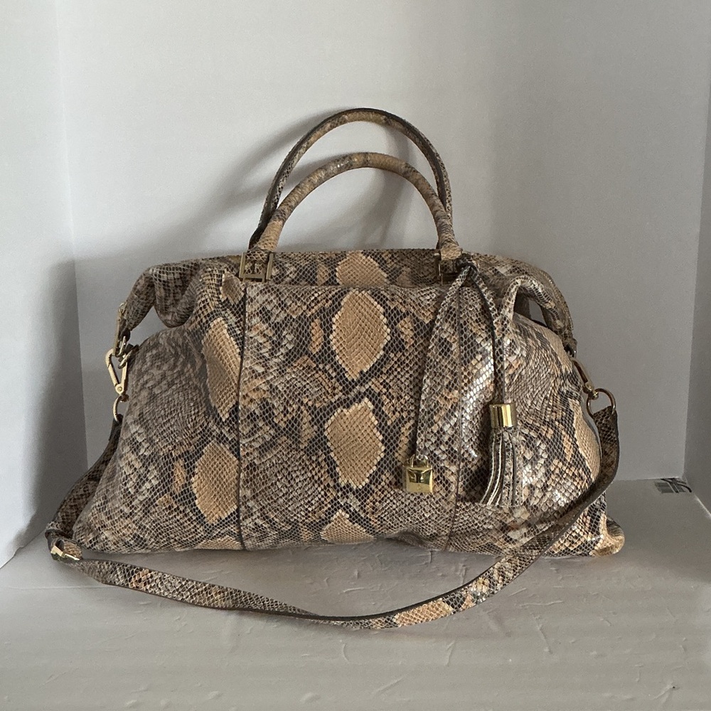 ⭐️⭐️G.I.L.I. ⭐️⭐️.           Snake Print Satchel
